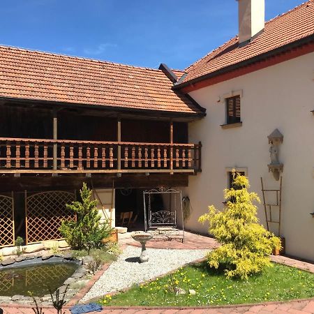 Zamecek Zdiky - Moderni Maly Apartman Bujanov Exteriör bild