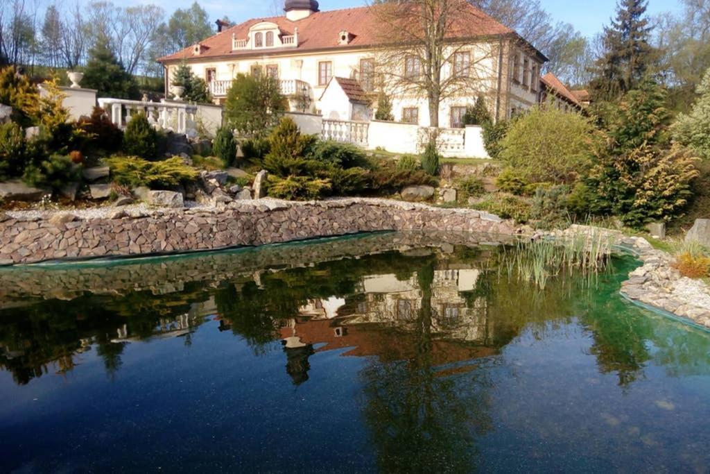 Zamecek Zdiky - Moderni Maly Apartman Bujanov Exteriör bild