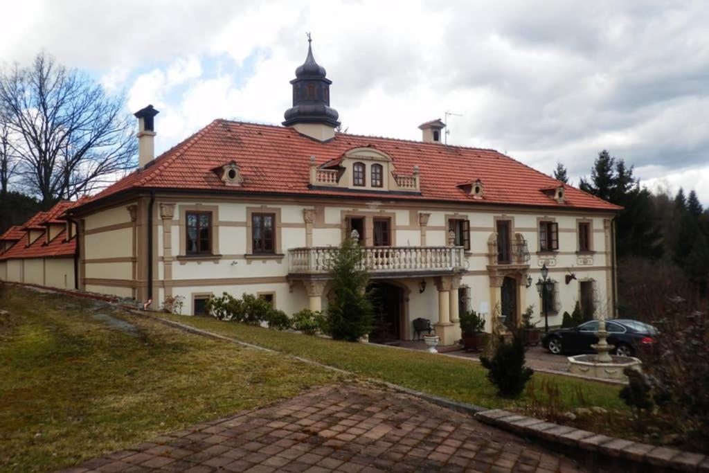 Zamecek Zdiky - Moderni Maly Apartman Bujanov Exteriör bild