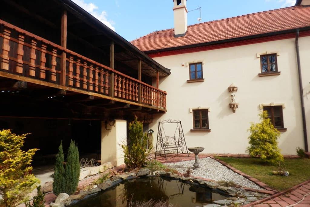 Zamecek Zdiky - Moderni Maly Apartman Bujanov Exteriör bild