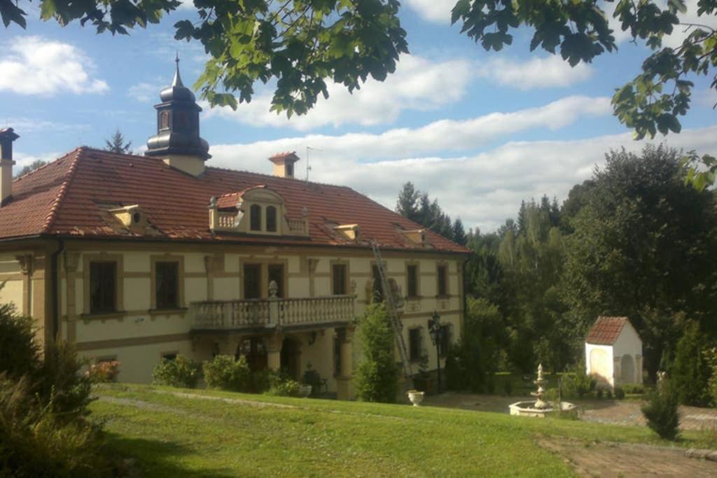 Zamecek Zdiky - Moderni Maly Apartman Bujanov Exteriör bild