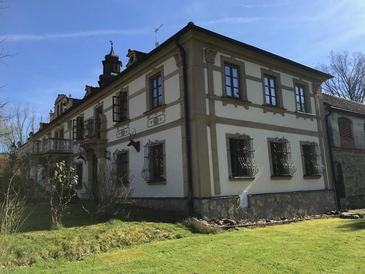 Zamecek Zdiky - Moderni Maly Apartman Bujanov Exteriör bild