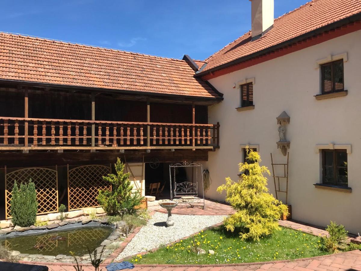 Zamecek Zdiky - Moderni Maly Apartman Bujanov Exteriör bild